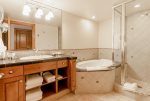 Gravity Haus Vail Double Queen Room Bathroom